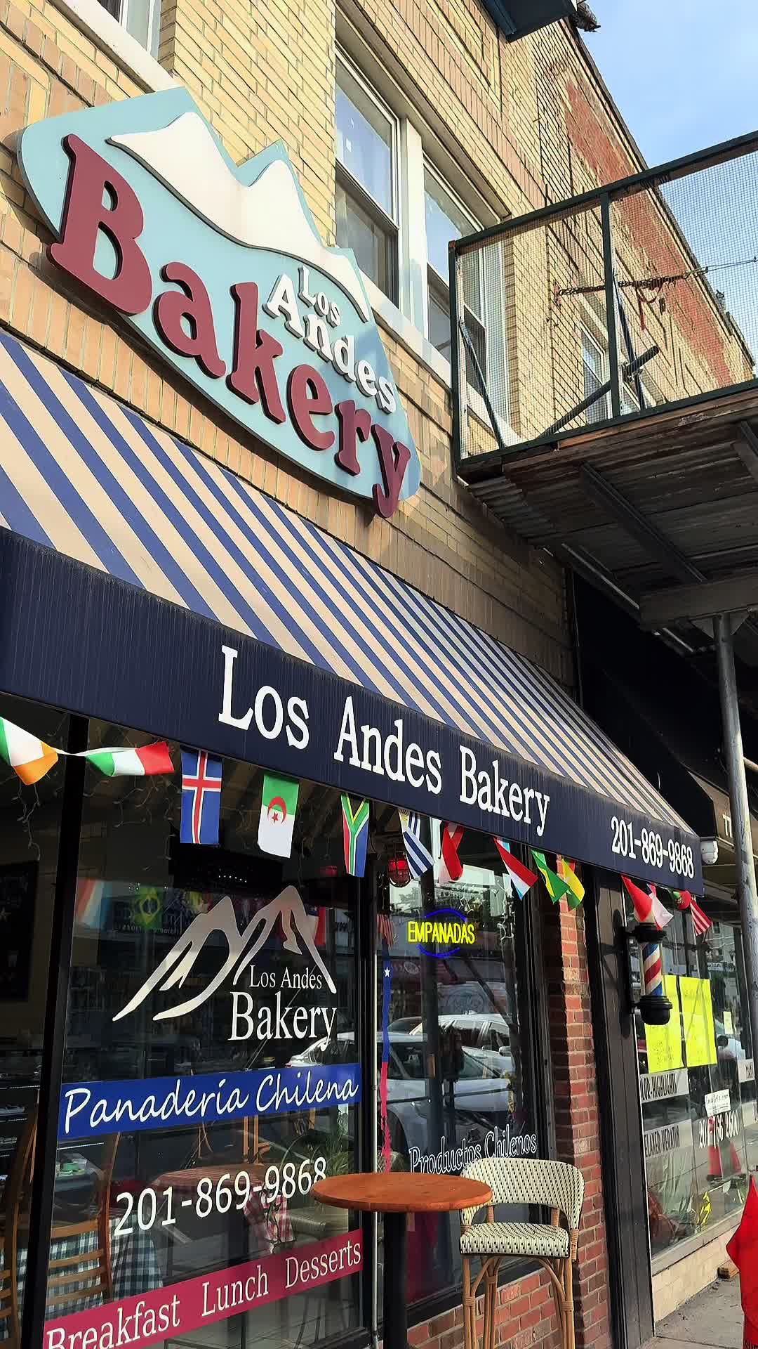 No hay como la comida chilena 🇨🇱🤤 Hoy fui a conocer Los Andes Bakery en New Jersey y probé algunas cosas que me hi...