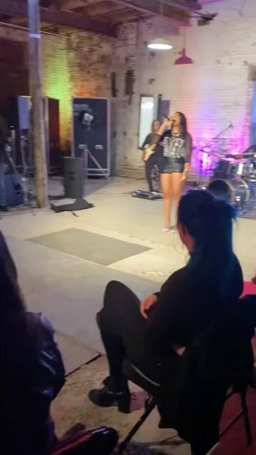 Time to get back to what I was made for and yes I’m completely natural #thickthighssavelives @bandamazing7 🥁 @bassbo...