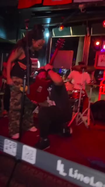 i just be acting up on theses people stage lol #explore #fyp #trend #guitarplayer #jacobgeee