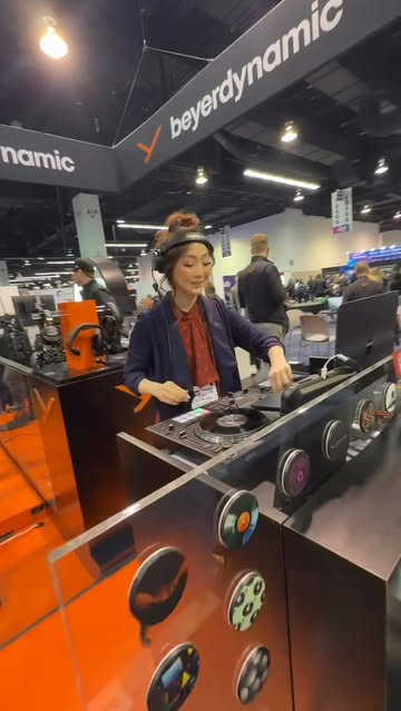 NAMM 2026 rocking the @beyerdynamic DJ 300 PRO X 💗🎧 . . . #dj #djing #namm #beyerdynamic #djlife