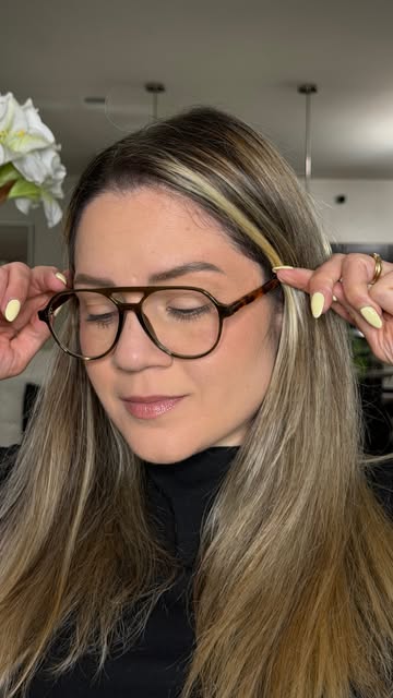 Un solo accesorio puede elevar cualquier look 🕶️ Amo @fytoo_eyeglasses porque además de tener lentes súper cool, la...