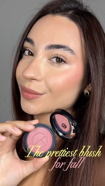 A little touch of luxury ✨🌸 The perfect flush of color for that fresh, healthy-looking glow. A little blush in shade...