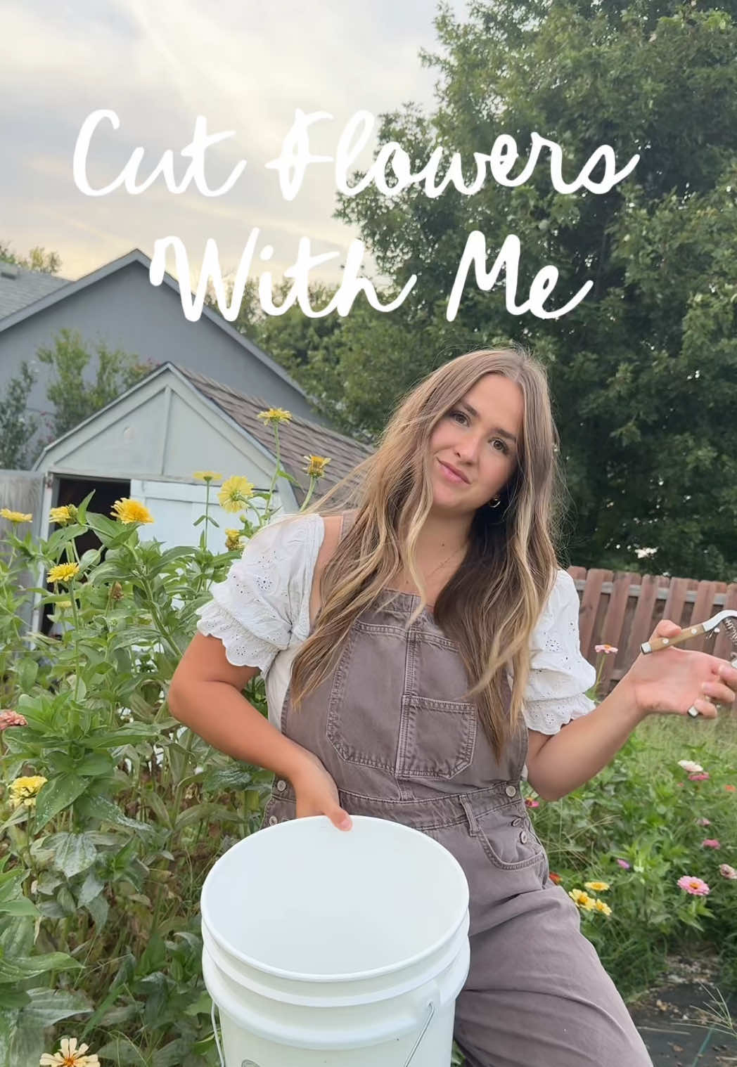 Come along with me for an evening flower harvest ✂️💐 Oooh August, you sweet abundant month!!! I’m not ready to let m...