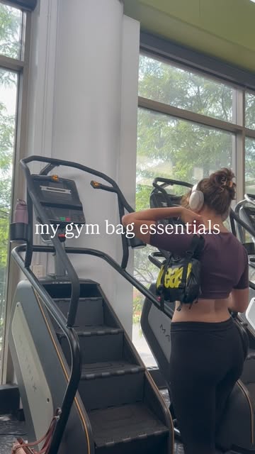 See what’s in my gym bag with glowbeast ! 💛 Some of the most important steps in my pre and post workout routine that...
