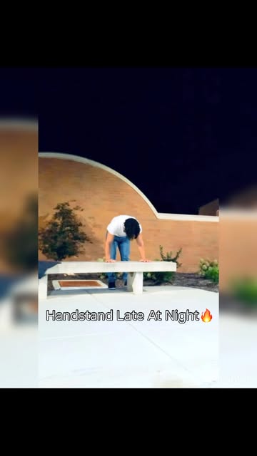Handstand Late At Night #handstand #calisthenics #health #fitness #motivation