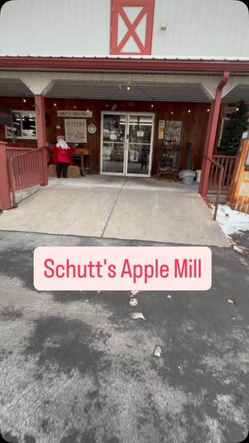 Schutt’s Apple Apple Mill never misses 🍎 ✔️ Donuts on point ✔️ Apple fritters = 🐐 ✔️ Great gifts + sweets ✔️ Ice cr...