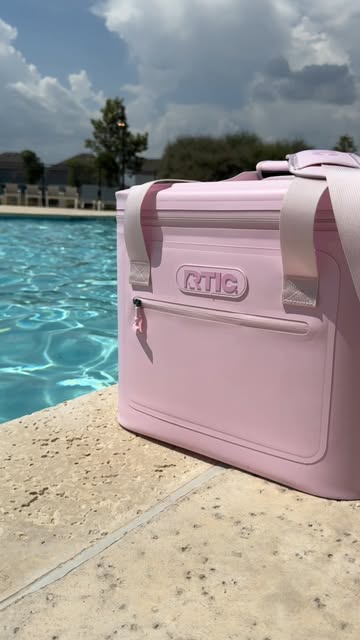 Pool days require cold drinks, snacks, and a cooler that can keep up. ☀️🩷 Had so much fun creating this one for RTIC...
