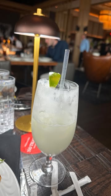 I did NOT expect this to be THAT good 😭🍍 #foodtok #chicagofood #viralfood #foodie #pineapple