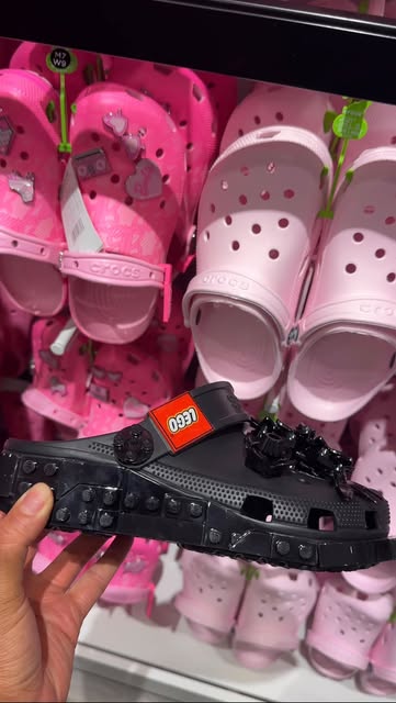 Crocs x LEGO… I wasn’t expecting this 😭🔥 would you actually wear these?? 👀 comment “LINK” and I’ll DM you 🔗 * * *...