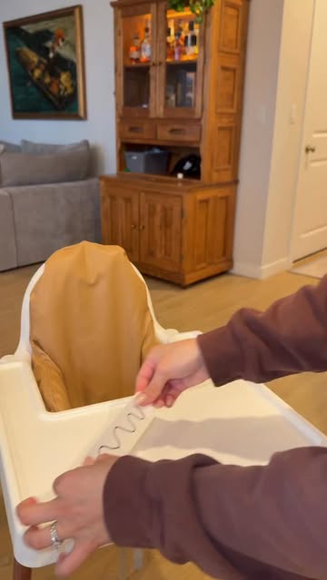 Cheap, easy, and actually works 🤍 #momhacks #babyactivities #highchairactivities #momlife #stayathomemom