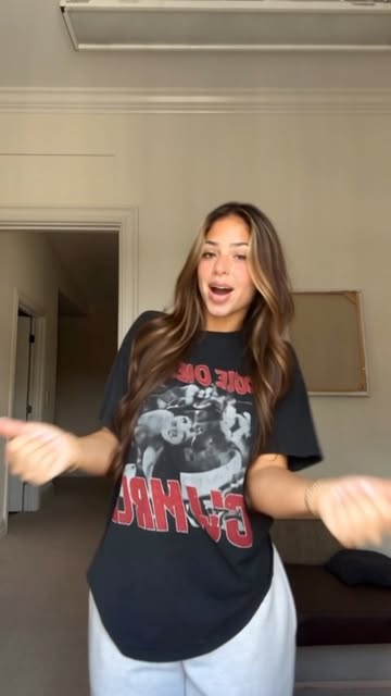 No heels. No plans. Just a good song 😂🎶 #Valentina #DanceMood #OffDuty #goodvibes