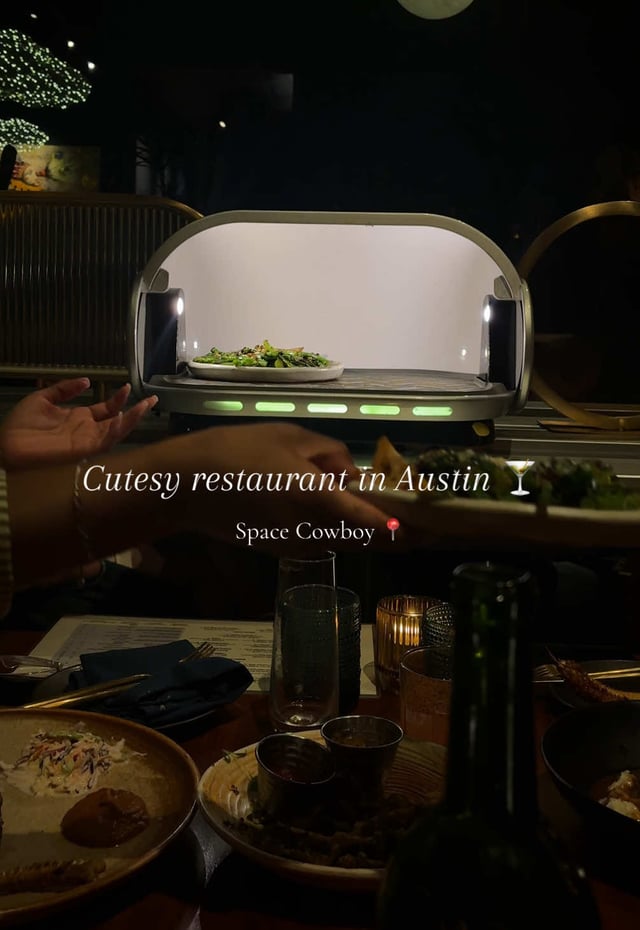 Space Cowboy 📍📍 Perfect for a cutesy dinner, date night or cocktails with friends 🧚🏼‍♀️ the food is delicious btw...