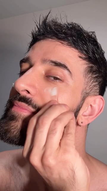 AD | Giving my skin some extra love with the Elravie Hycica Mue Defence Cream 🤍 I love how soothing and hydrating it...