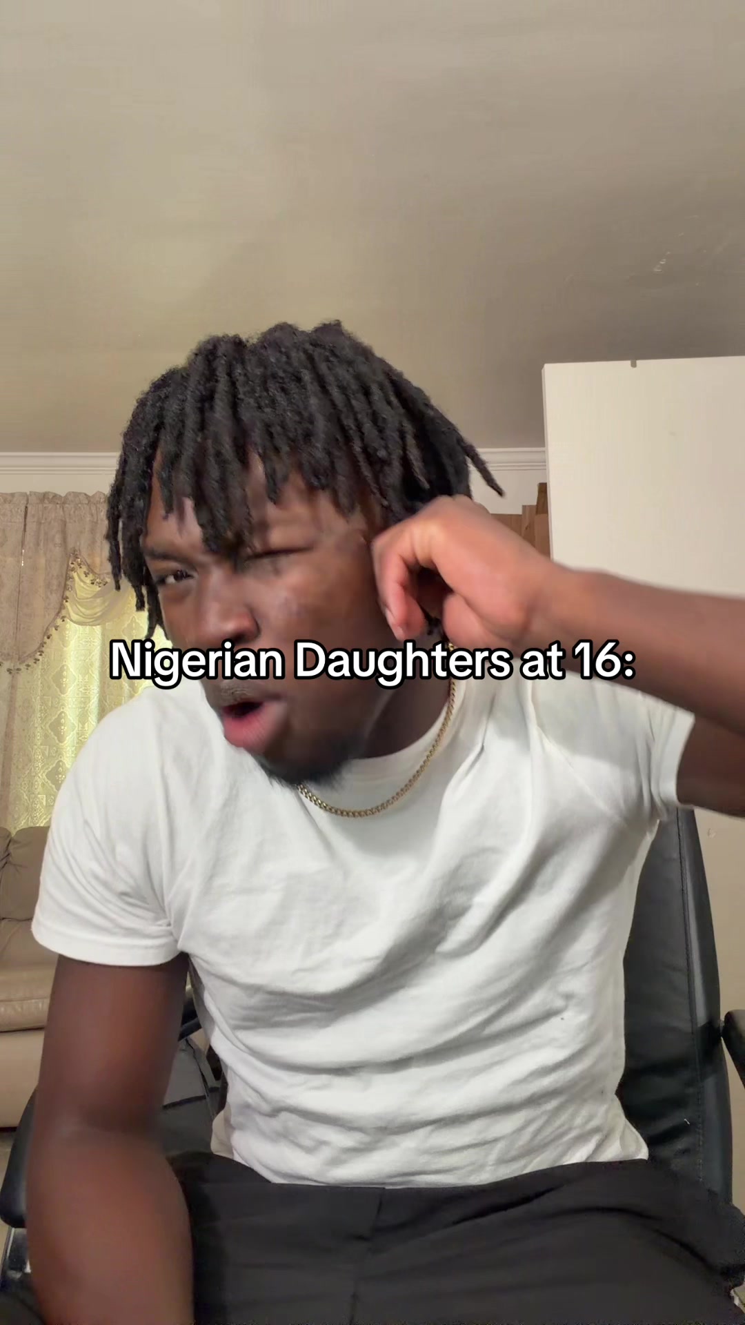 no boyfriend at 22 but expected to be married by 25 WITH pikin wey dey household…… abeg wetin u dey TALK jor??? #hewe...