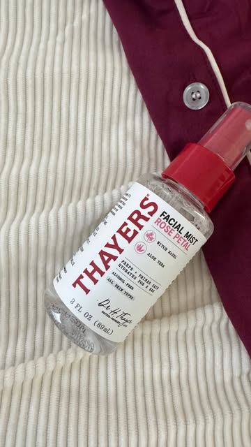 Piel fresca, hidratada y con ese glow saludable que amo ✨ Este facial mist de Thayers con agua de rosas ayuda a refre...
