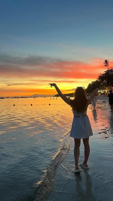 This cool fire spinning video🔥☄️😯 #travel #travelling #traveller #boholphilippines #philippines