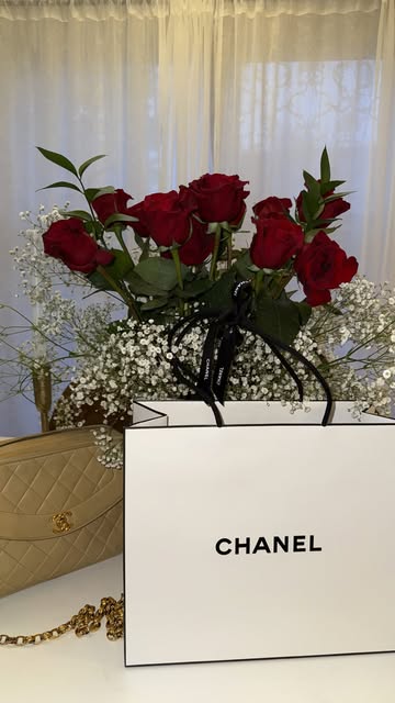 Unboxing 💌 @chanel.beauty #internationalwomensday #chanelbeauty #unboxing #ugc #explorepage
