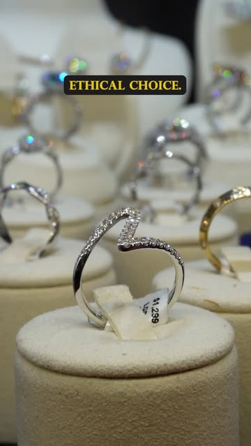 💎 Lab or Natural — Your Perfect Diamond Awaits at Fali Jewelers 💎 At Fali Jewelers, we believe every diamond tells...