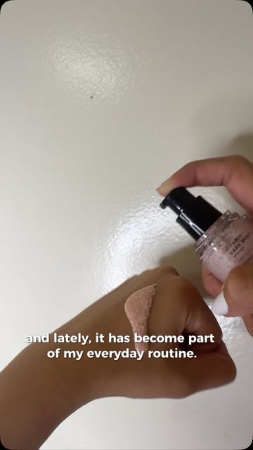 Chaotic mornings, breakfast, school runs… and barely any time for me. 😅 This serum has become one of my favorite qui...