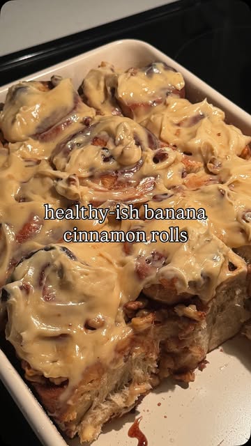 These taste like banana bread and cinnamon rolls had a baby… No refined sugar, no regrets. 🍌 Honey Banana Cinnamon R...