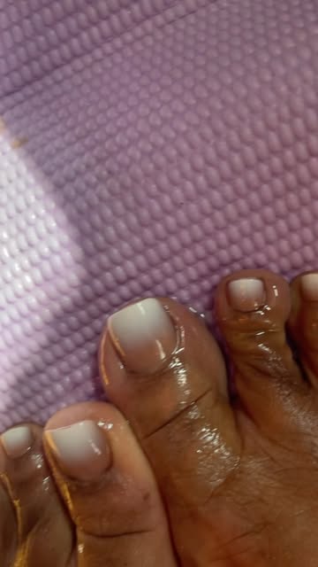 Treat your feet and save your dollar with these @btartboxnails press on toes nails this summer!! #pressontoenails #su...