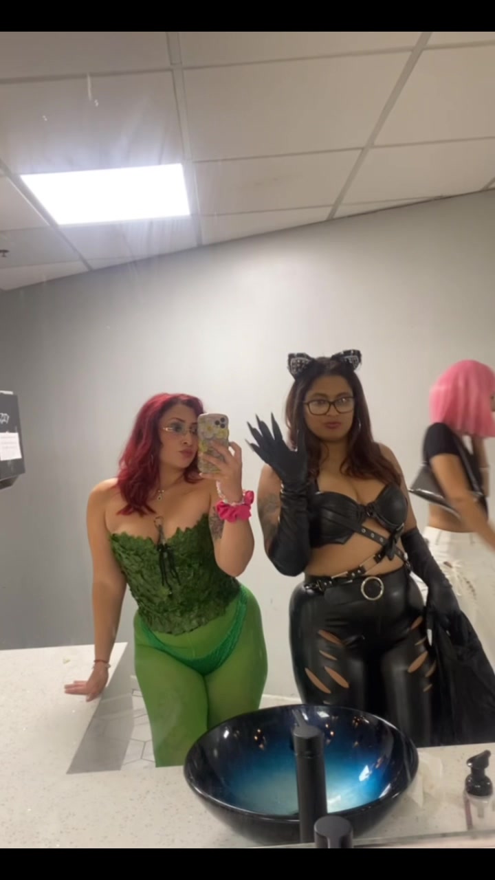 Poison ivy costume (corset) tutorial 💚🎃🫶🏼 #poisonivycosplay #poisonivy #poisonivycostume #halloweencostume #fyp